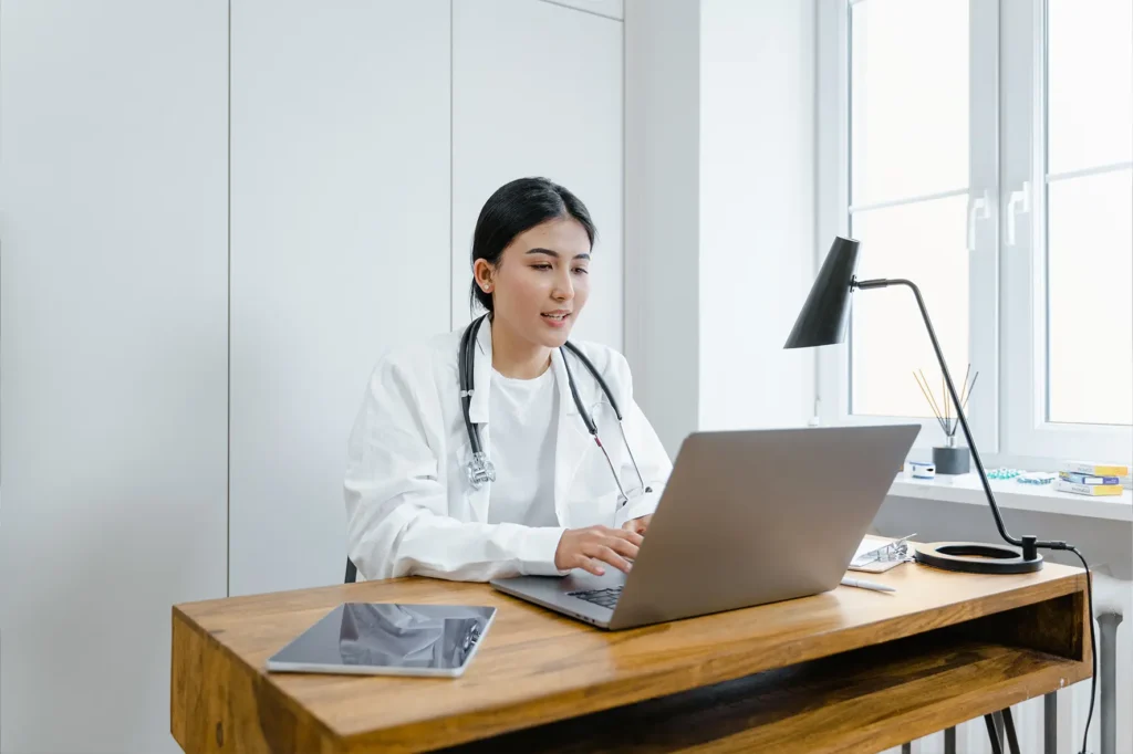 perspectives professionnelles après une reconversion en médecine