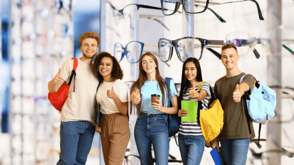 20240904070118devenir opticien a tout age