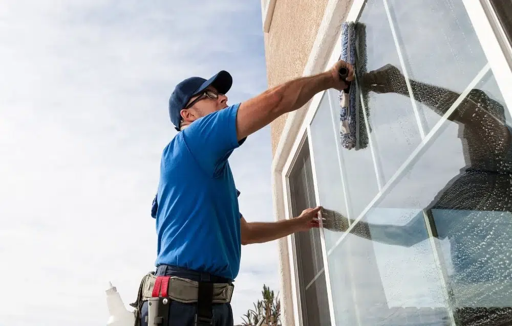 Quel est le tarif d’un laveur de vitres auto-entrepreneur en 2026 ?